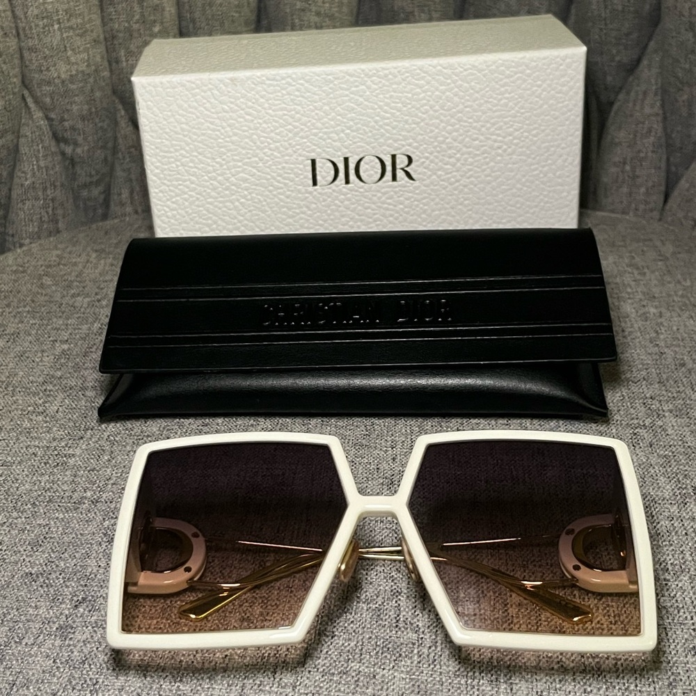 CHRISTIAN DIOR
Square 30 Montaigne Sunglasses White